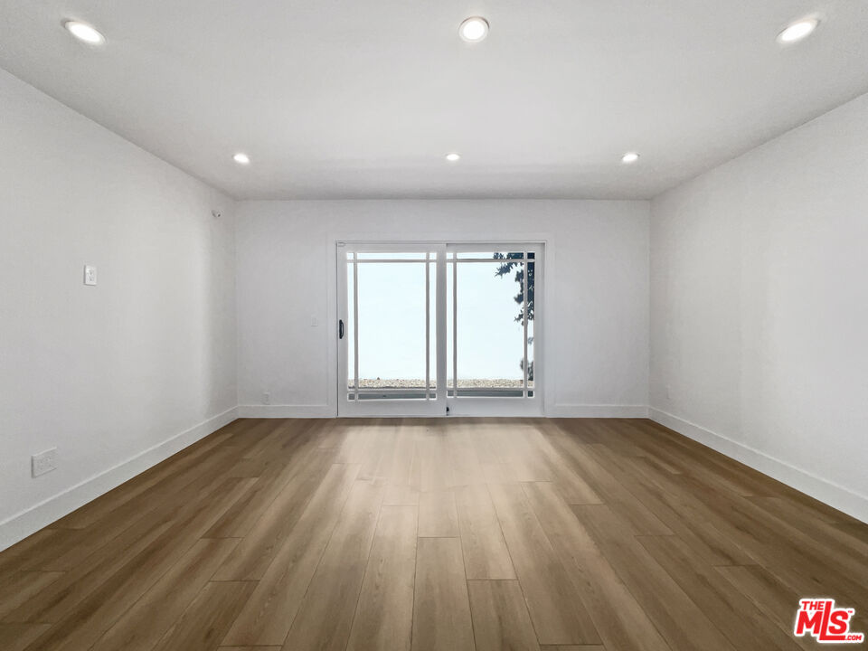 5736 Vantage Avenue Valley Village, CA 91607 - Photo 15 of 28