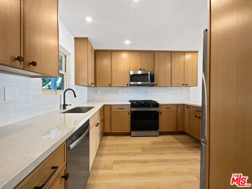 5736 Vantage Avenue Valley Village, CA 91607 - Photo 16 of 28