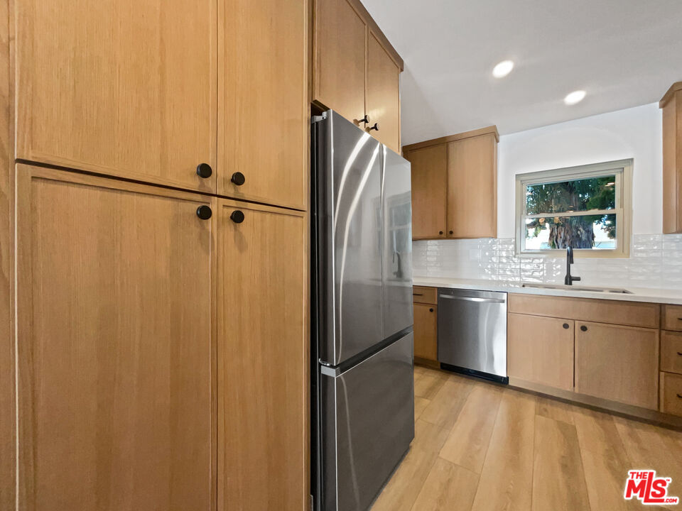 5736 Vantage Avenue Valley Village, CA 91607 - Photo 18 of 28