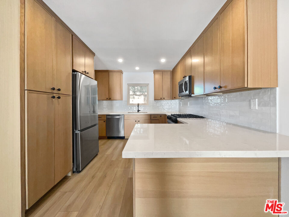 5736 Vantage Avenue Valley Village, CA 91607 - Photo 19 of 28