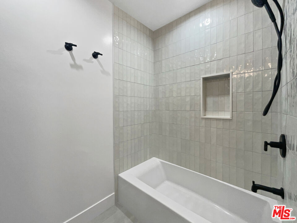 5736 Vantage Avenue Valley Village, CA 91607 - Photo 20 of 28