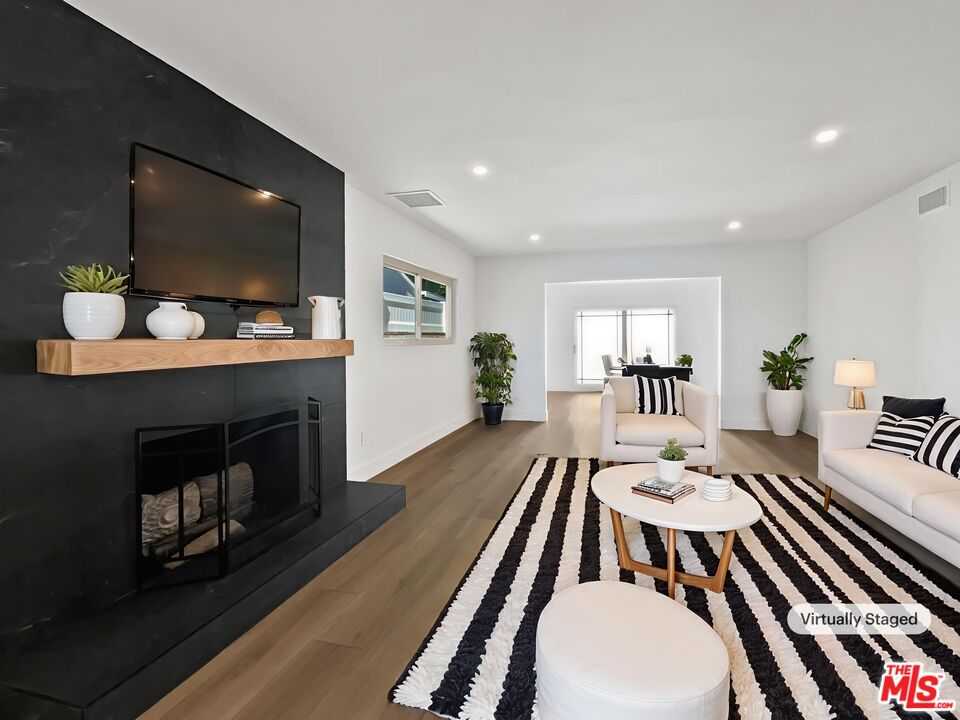 5736 Vantage Avenue Valley Village, CA 91607 - Photo 2 of 28