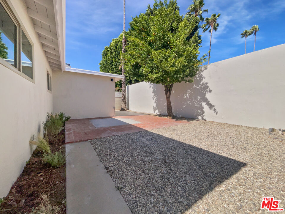 5736 Vantage Avenue Valley Village, CA 91607 - Photo 25 of 28