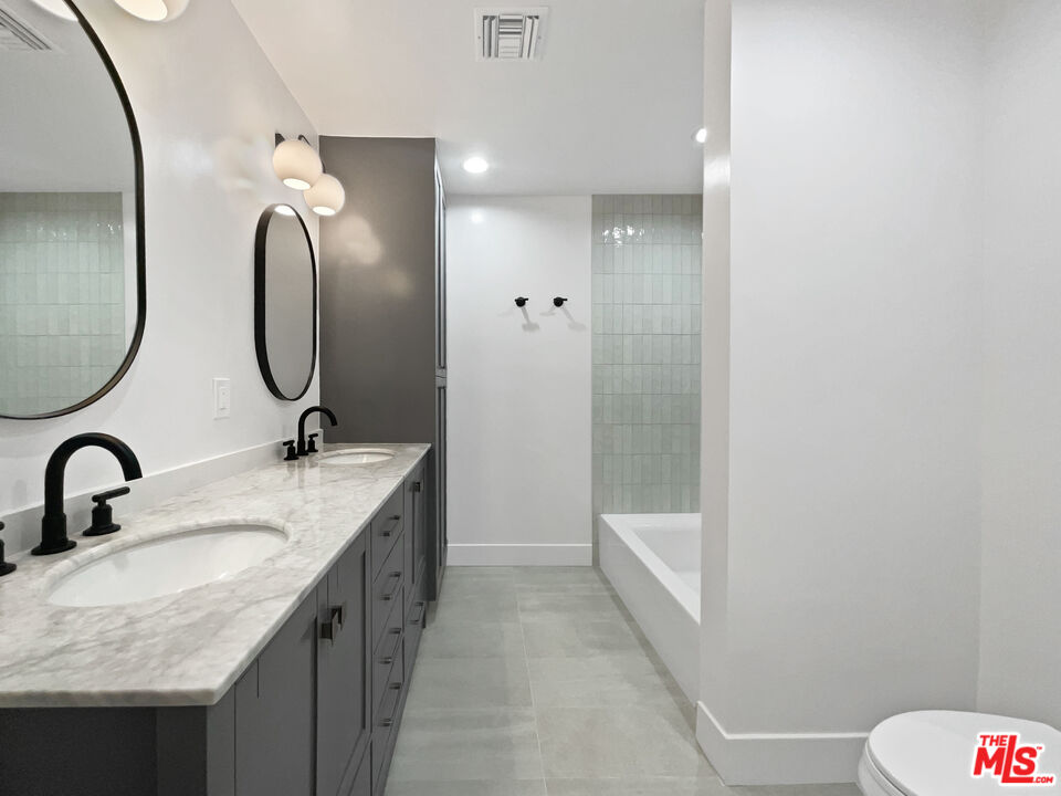 5736 Vantage Avenue Valley Village, CA 91607 - Photo 7 of 28