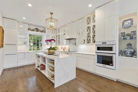 $1,999,900 | 17 Hedgebrook Way, The Hills, TX 78738