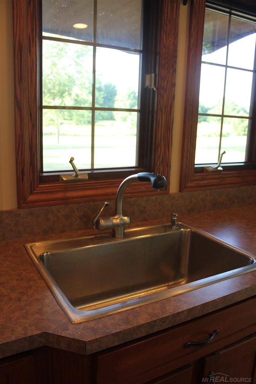 21401 Armada Ridge Road Armada, MI 48005 - Photo 4 of 22 31355433-3.JPG