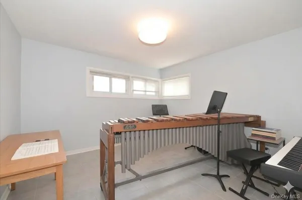 $4,700 | 43 Flagstone Lane, Westbury, NY 11590