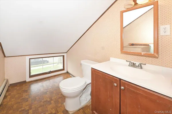 $4,700 | 43 Flagstone Lane, Westbury, NY 11590