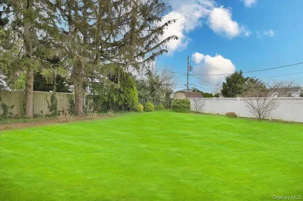 $4,700 | 43 Flagstone Lane, Westbury, NY 11590