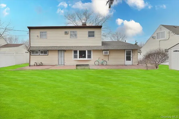 $4,700 | 43 Flagstone Lane, Westbury, NY 11590