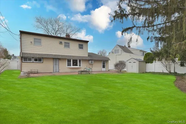 $4,700 | 43 Flagstone Lane, Westbury, NY 11590