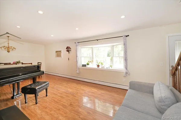 $4,700 | 43 Flagstone Lane, Westbury, NY 11590