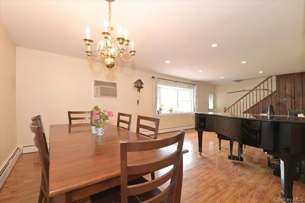 $4,700 | 43 Flagstone Lane, Westbury, NY 11590