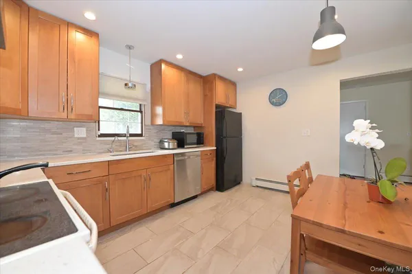 $4,700 | 43 Flagstone Lane, Westbury, NY 11590