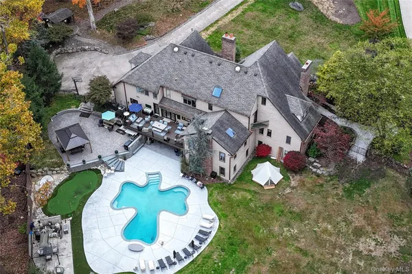 $1,949,999 | 4 Abbey Road, West Nyack, NY 10994