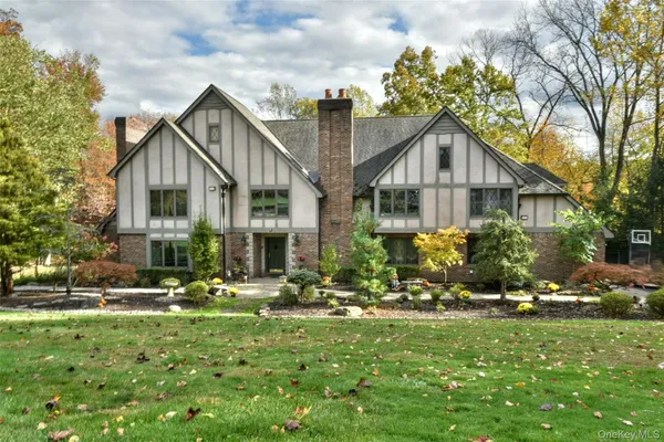 $1,949,999 | 4 Abbey Road, West Nyack, NY 10994
