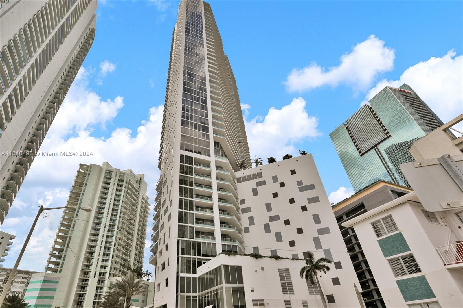 1300 Brickell Bay Drive, Unit 3003 Miami, FL 33131 - Photo 17 of 31 a view of a buildings