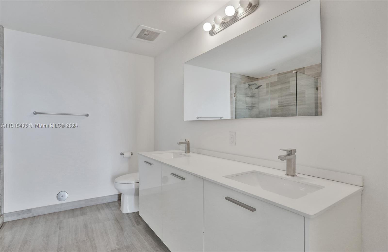 1300 Brickell Bay Drive, Unit 3003 Miami, FL 33131 - Photo 7 of 31