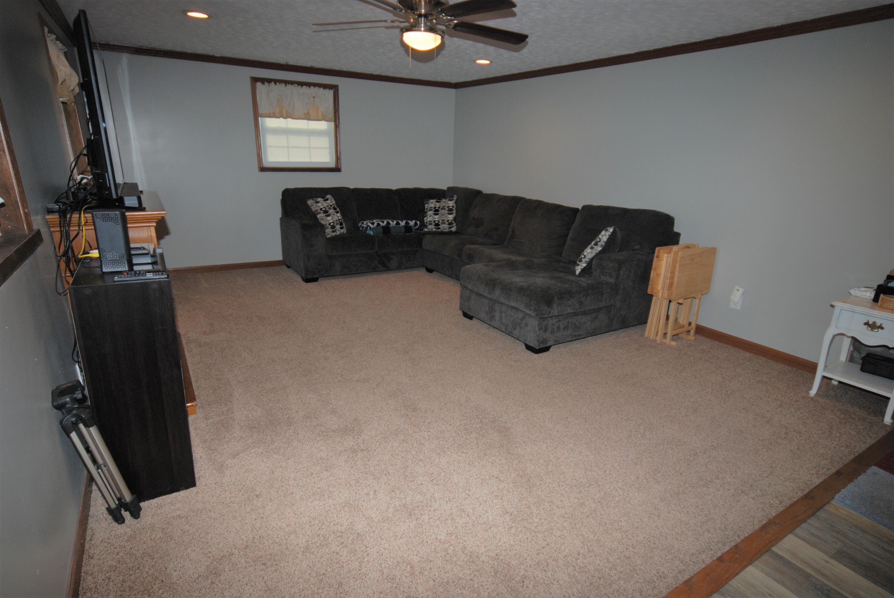 3741 Mumper Road Springfield, OH 45502 - Photo 21 of 31 family room 1