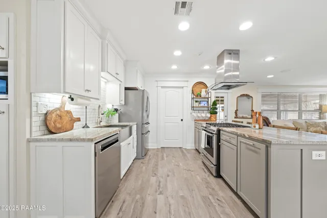 $295,000 | 422 Broadmoor Boulevard, Lafayette, LA 70503