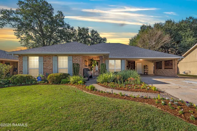 $295,000 | 422 Broadmoor Boulevard, Lafayette, LA 70503