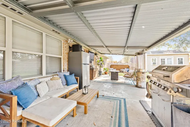 $295,000 | 422 Broadmoor Boulevard, Lafayette, LA 70503