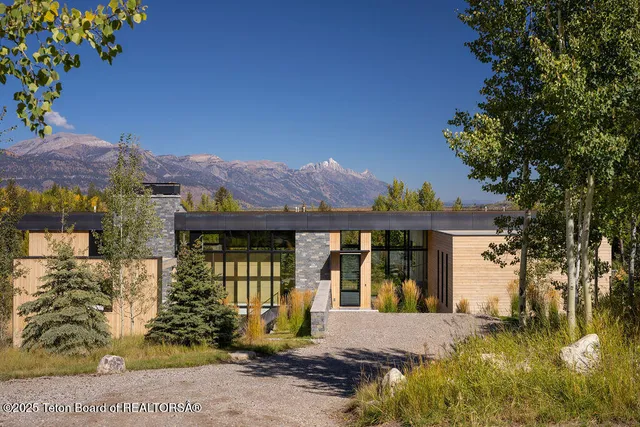 $13,900,000 | 5135 Eagle Road, Wilson, WY 83014