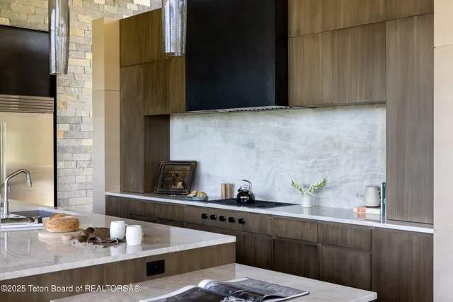 $13,900,000 | 5135 Eagle Road, Wilson, WY 83014