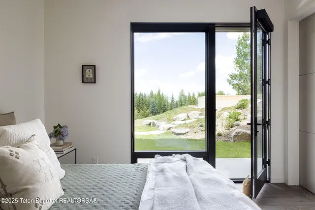 $13,900,000 | 5135 Eagle Road, Wilson, WY 83014