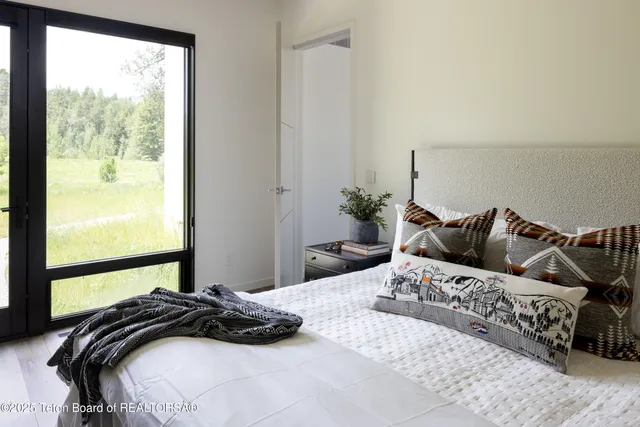 $13,900,000 | 5135 Eagle Road, Wilson, WY 83014