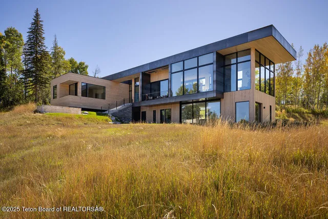 $13,900,000 | 5135 Eagle Road, Wilson, WY 83014