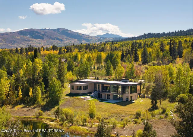$13,900,000 | 5135 Eagle Road, Wilson, WY 83014