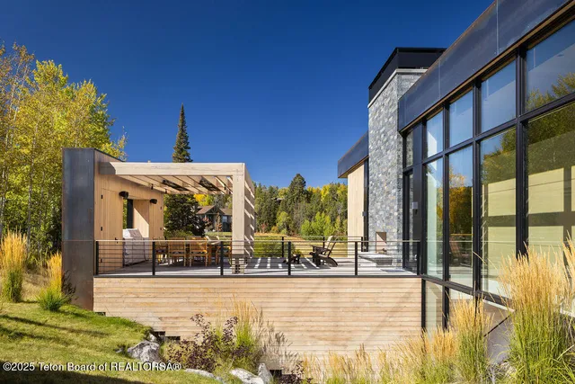 $13,900,000 | 5135 Eagle Road, Wilson, WY 83014