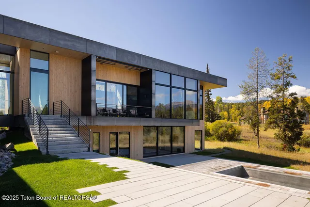 $13,900,000 | 5135 Eagle Road, Wilson, WY 83014