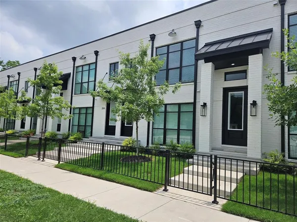 $1,850 | 408 Martin Luther King Junior Boulevard, Unit 302, Waxahachie, TX 75165