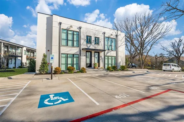 $1,850 | 408 Martin Luther King Junior Boulevard, Unit 302, Waxahachie, TX 75165