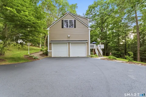 $775,000 | 29 Narragansett Trail, Newtown, CT 06482