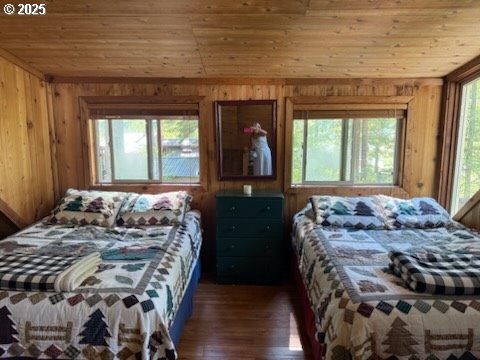 41 Northwoods Cougar, WA 98616 - Photo 19 of 33 a bedroom with a bed and a large window