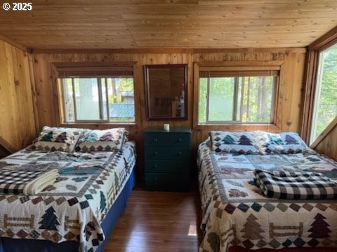 41 Northwoods Cougar, WA 98616 - Photo 20 of 33 a bedroom with a bed and a large window