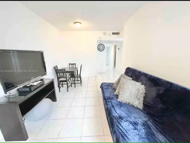 $2,100 | 100 Lincoln Road, Unit 1216, Miami Beach, FL 33139