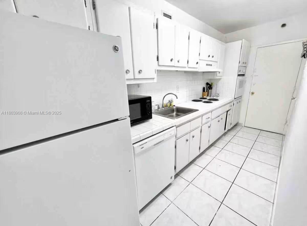 100 Lincoln Road, Unit 1216 Miami Beach, FL 33139 - Photo 3 of 10