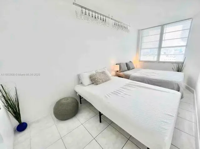 $2,100 | 100 Lincoln Road, Unit 1216, Miami Beach, FL 33139