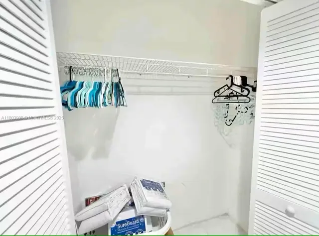 $2,100 | 100 Lincoln Road, Unit 1216, Miami Beach, FL 33139