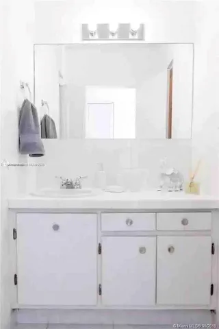 $2,100 | 100 Lincoln Road, Unit 1216, Miami Beach, FL 33139