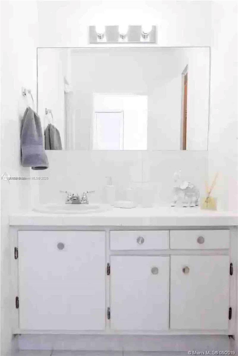 100 Lincoln Road, Unit 1216 Miami Beach, FL 33139 - Photo 6 of 10