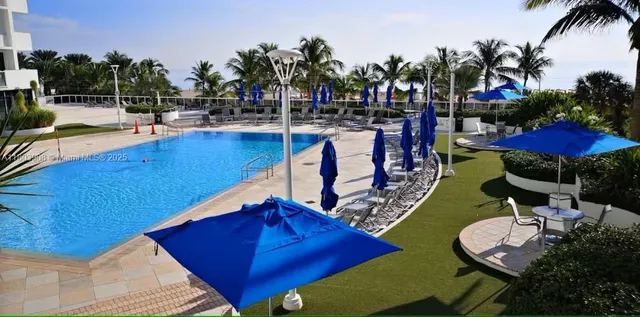 $2,100 | 100 Lincoln Road, Unit 1216, Miami Beach, FL 33139