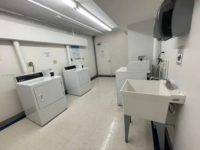 $2,100 | 100 Lincoln Road, Unit 1216, Miami Beach, FL 33139