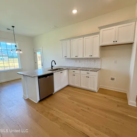 $360,900 | 436 Sunflower Street, Nesbit, MS 38651