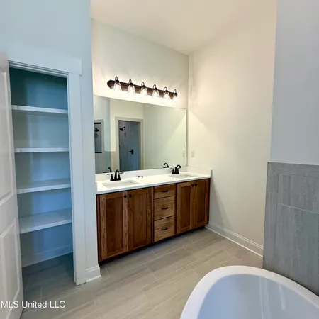 $360,900 | 436 Sunflower Street, Nesbit, MS 38651