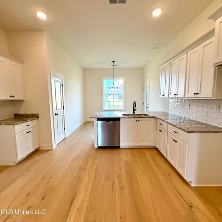 $360,900 | 436 Sunflower Street, Nesbit, MS 38651